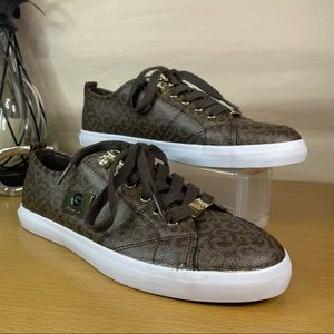 NEW G by Guess Women’s Brown Monogram Low Top Sneakers